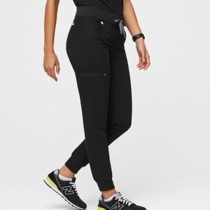 Women's Black Zamora FIGS Jogger Scrub Pants in size Small. 🖤